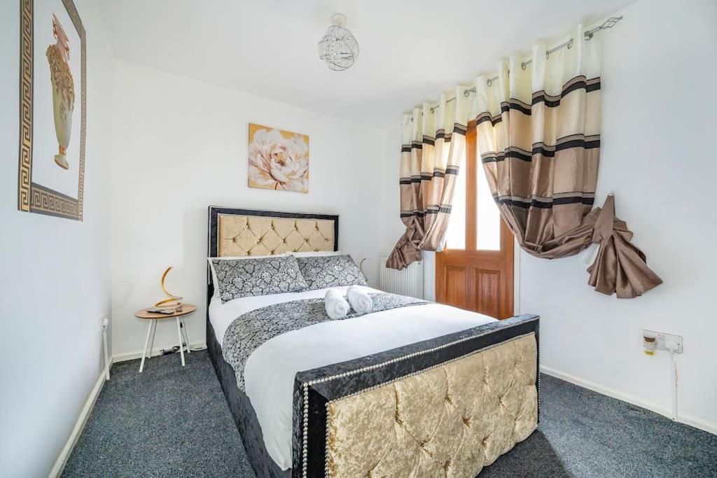 *C.Sani* Setup For Your Most Relaxed & Amazing Stay + Free Parking + Free Fast Wifi * Leeds  Dış mekan fotoğraf
