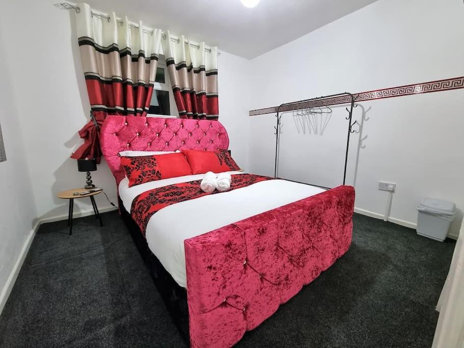 *C.Sani* Setup For Your Most Relaxed & Amazing Stay + Free Parking + Free Fast Wifi * Leeds  Dış mekan fotoğraf