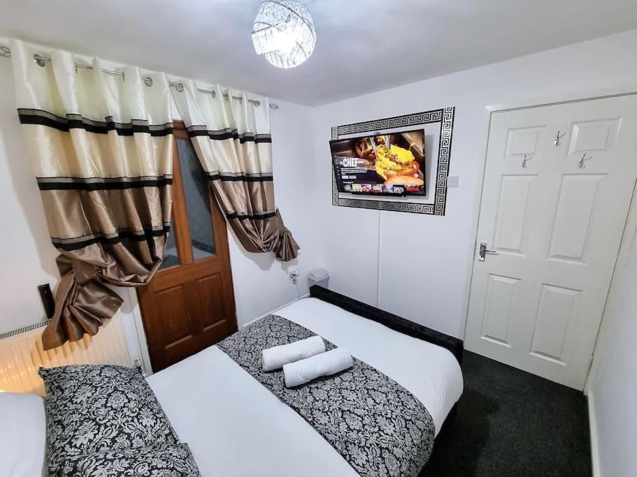 *C.Sani* Setup For Your Most Relaxed & Amazing Stay + Free Parking + Free Fast Wifi * Leeds  Dış mekan fotoğraf