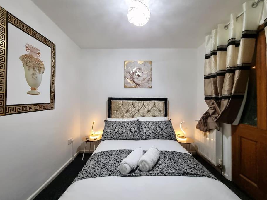*C.Sani* Setup For Your Most Relaxed & Amazing Stay + Free Parking + Free Fast Wifi * Leeds  Dış mekan fotoğraf