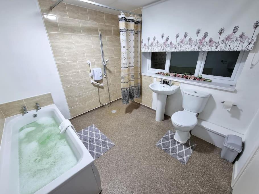 *C.Sani* Setup For Your Most Relaxed & Amazing Stay + Free Parking + Free Fast Wifi * Leeds  Dış mekan fotoğraf